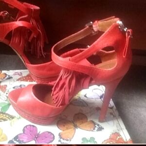 Boho chic! Boutique 9 ,Coral, fringe,suede and leather platforms! Sz.8.5